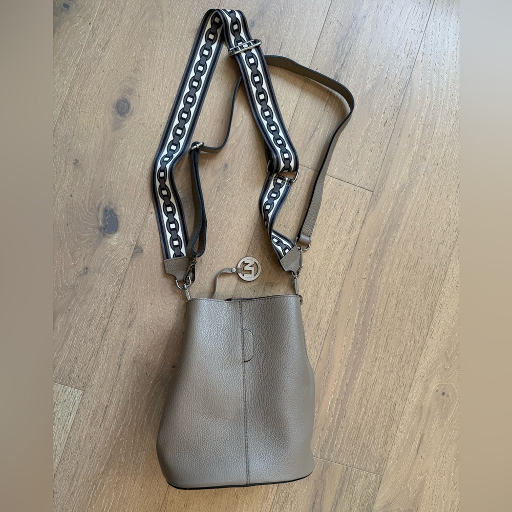 Stylish Taupe Leather Shoulder Bag